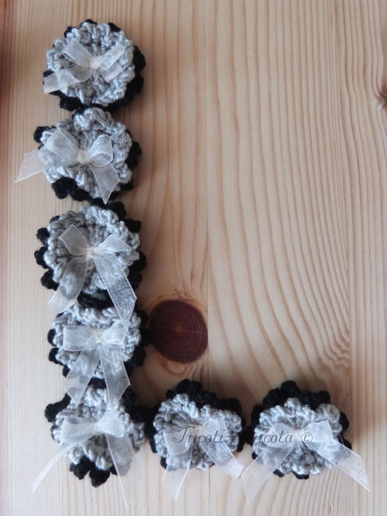 broches fleurs au crochet pour un mariage